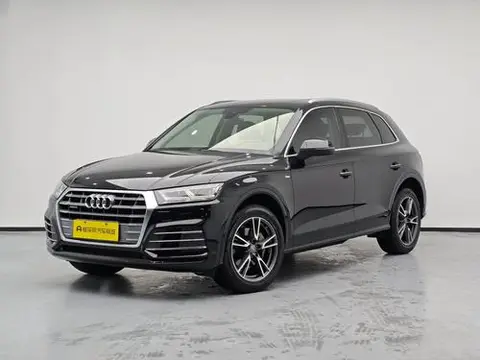 Audi Q5L 2018 — фото 1