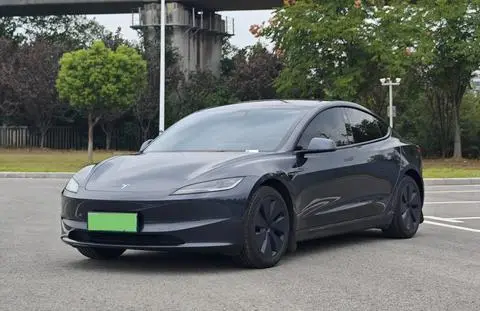Tesla Model 3 2025 — фото 1