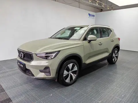 Volvo XC40 2025
