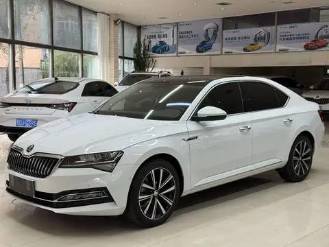 Skoda Superb 2023 — фото 1