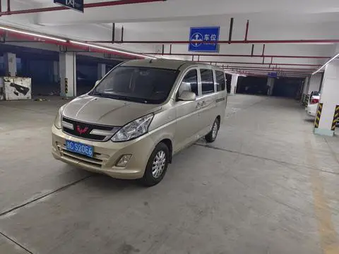 Wuling 荣光V 2016