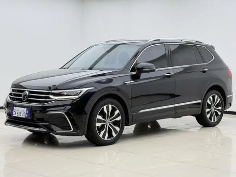 Volkswagen Tiguan L 2023 — фото 1