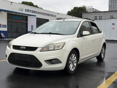 Ford Focus 2013 — фото 1