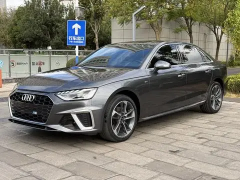 Audi A4L 2022 — фото 1