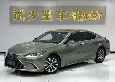 Lexus ES 2020