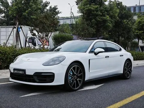 Porsche Panamera 2021