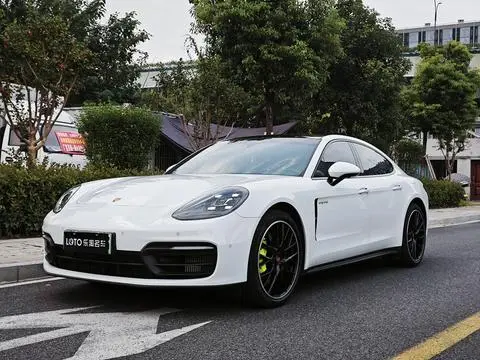 Porsche Panamera E-Hybrid 2022 — фото 1