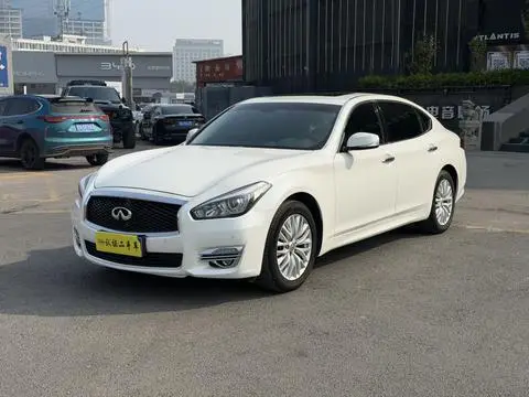Infiniti Q70 2015