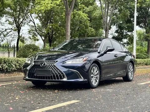 Lexus ES 2021 — фото 1