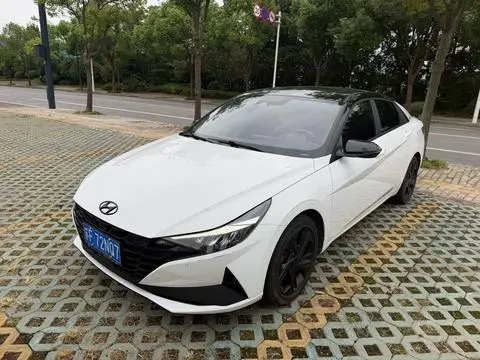 Hyundai Elantra 2022 — фото 1