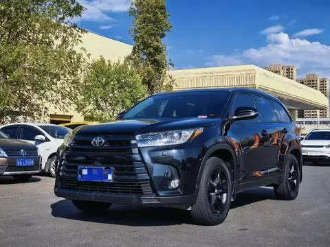 Toyota Highlander 2018 — фото 1