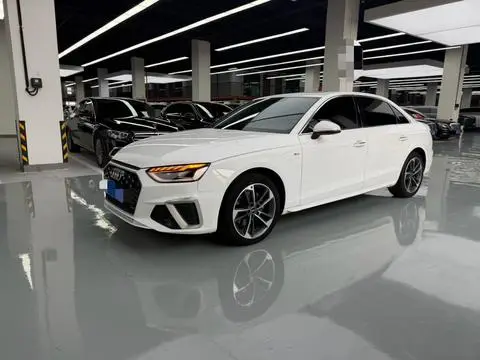 Audi A4L 2022 — фото 1