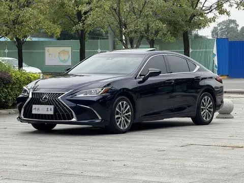 Lexus ES 2022 — фото 1