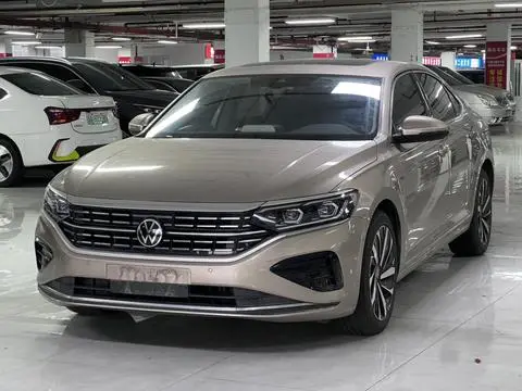 Volkswagen Passat 2023 — фото 1