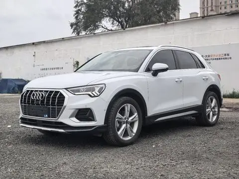 Audi Q3 2022 — фото 1