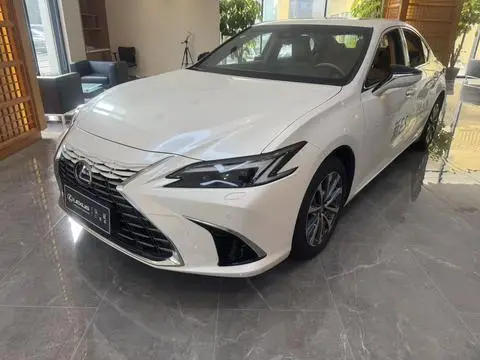 Lexus ES 2025