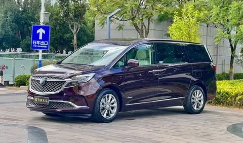 Buick GL8 2020 — фото 1