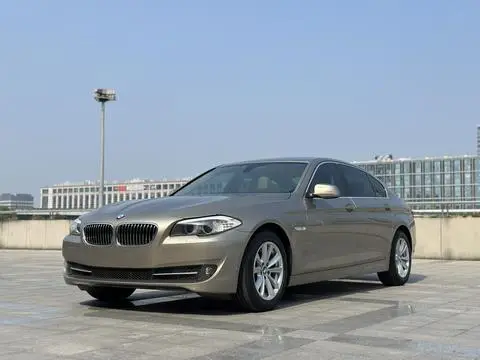 BMW 5 Series 2011 — фото 1