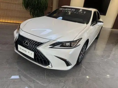 Lexus ES 2022