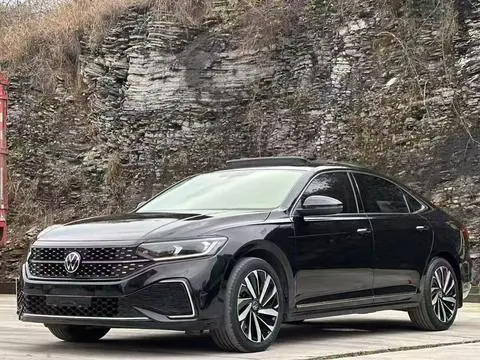 Volkswagen Passat 2023 — фото 1