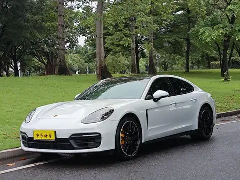Porsche Panamera 2021