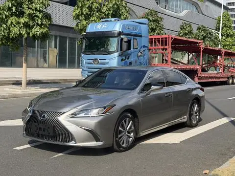 Lexus ES 2020