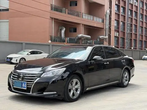 Toyota Crown 2015