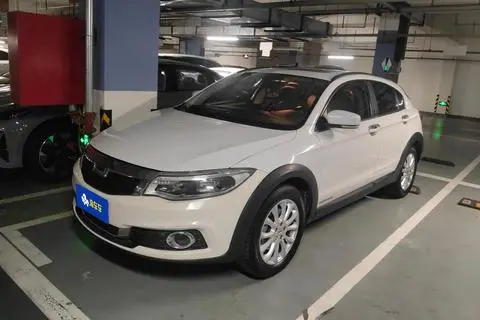 Qoros 3 2015 — фото 1