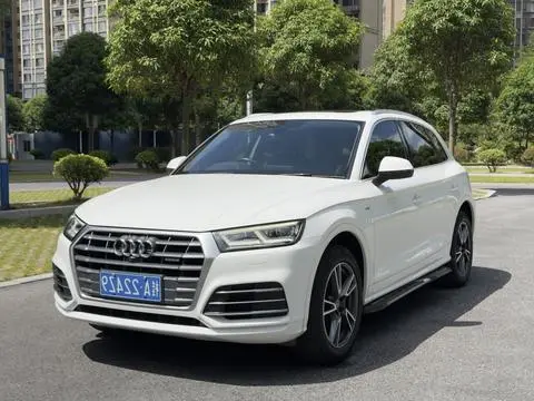 Audi Q5L 2018 — фото 1