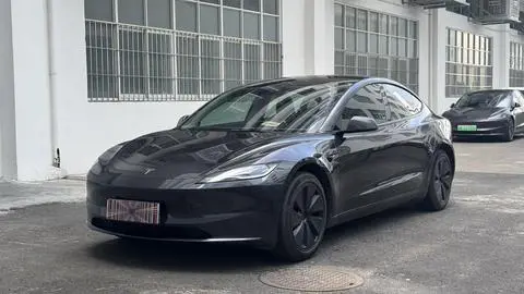 Tesla Model 3 2023 — фото 1