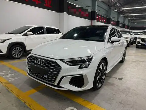Audi A3 2022 — фото 1