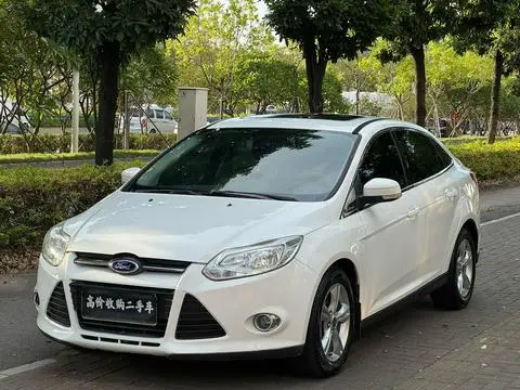 Ford Focus 2012 — фото 1