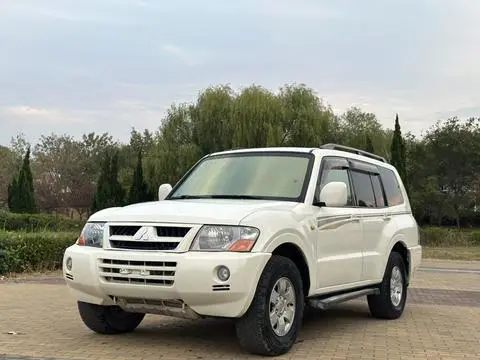 Mitsubishi 帕杰罗 2011