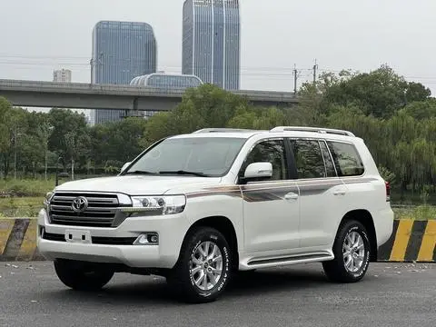 Toyota Land Cruiser 2018 — фото 1