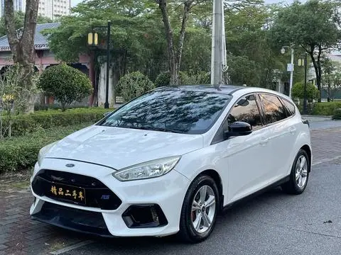 Ford Focus 2017 — фото 1