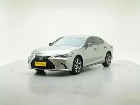 Lexus ES 2020
