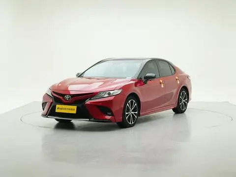 Toyota Camry 2019 — фото 1