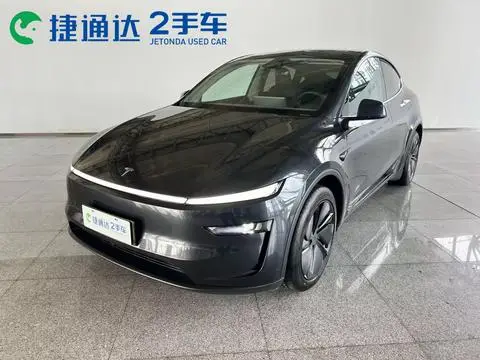 Tesla Model Y 2025