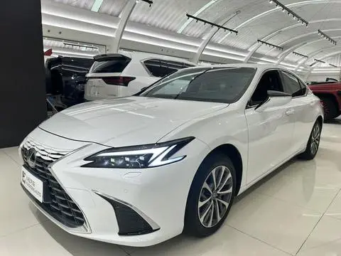 Lexus ES 2025