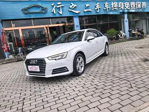 Audi A4L 2018 — фото 1