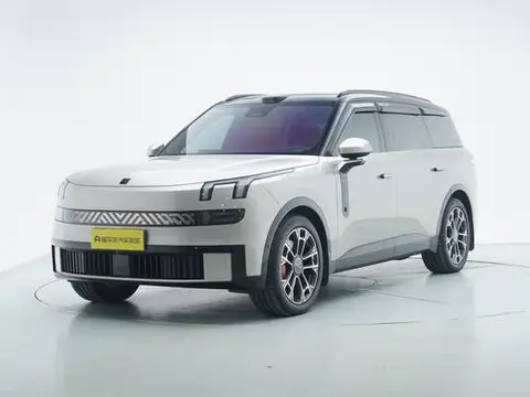 Lynk & Co 900 2025