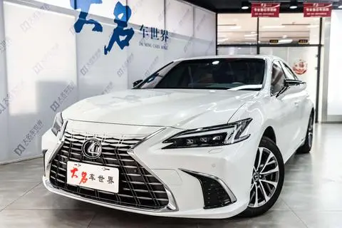 Lexus ES 2025