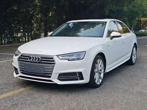 Audi A4L 2018 — фото 1