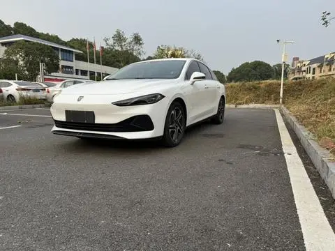 Roewe D7 DMH 2023