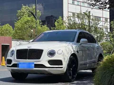 Bentley 添越 2018 — фото 1