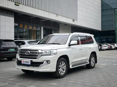 Toyota Land Cruiser 2020 — фото 1
