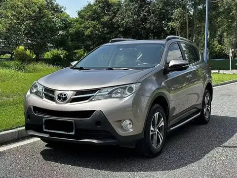 Toyota RAV4 2015 — фото 1