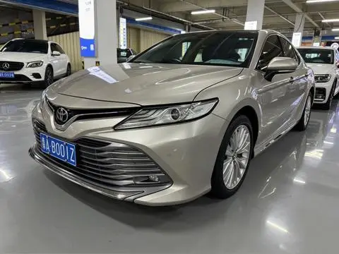 Toyota Camry 2019 — фото 1