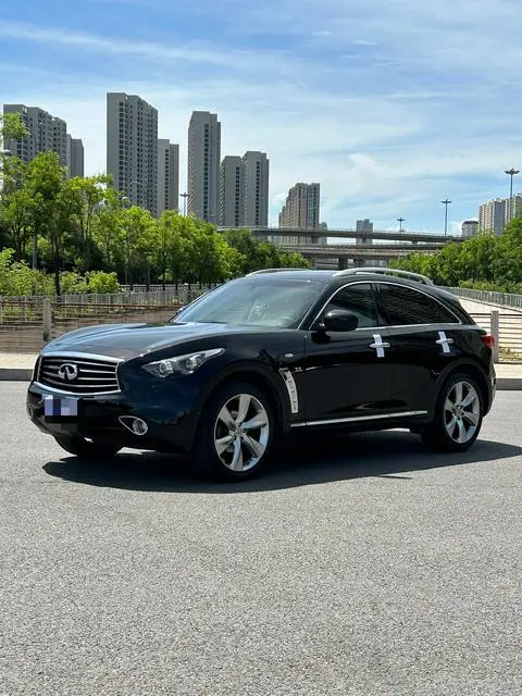 Infiniti QX70 2013
