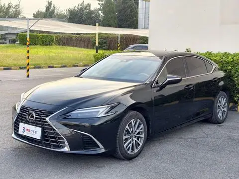 Lexus ES 2025